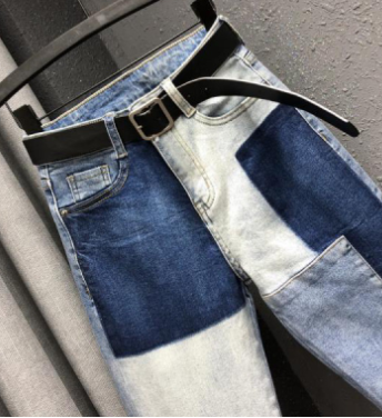 Contrasting Stitching Jeans Front