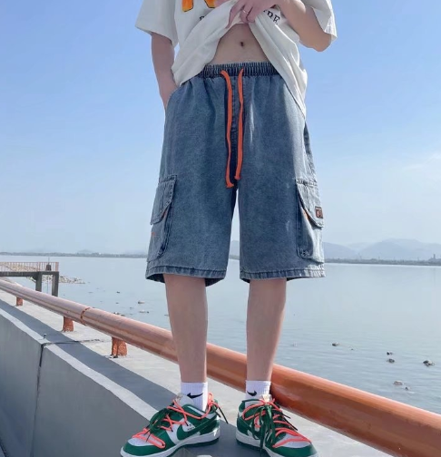 Men's Loose Fit Denim Shorts Image 2