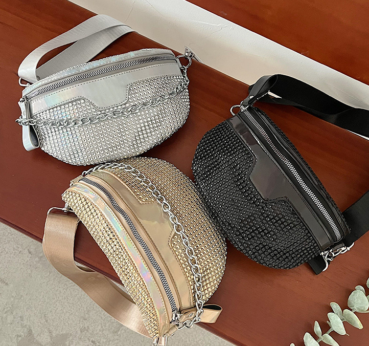 Trendy Crossbody Bag - Black