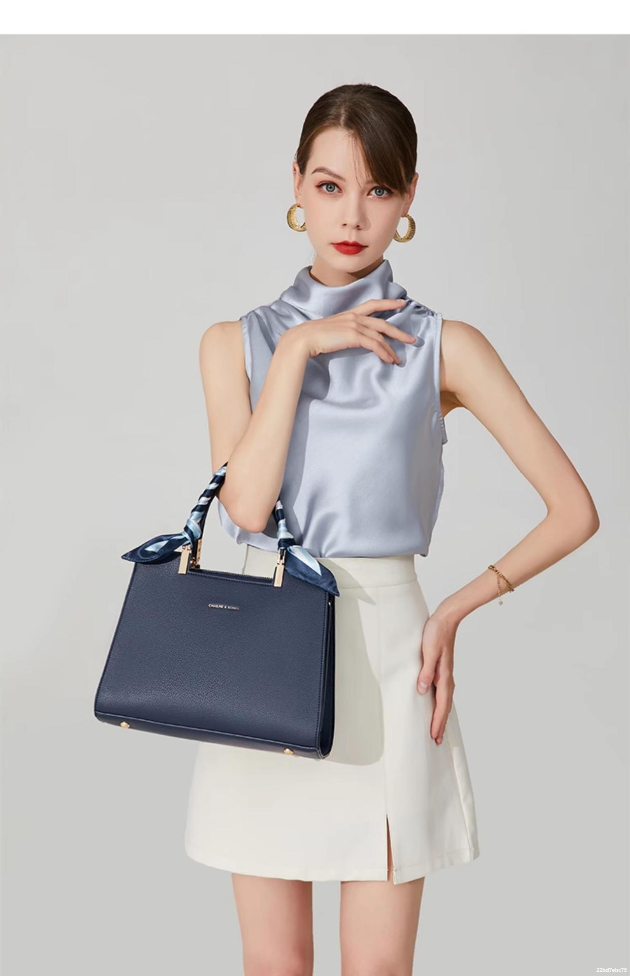 Crossbody Bag Image 7