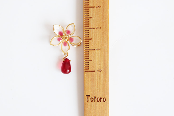 Sakura Ear Clip White