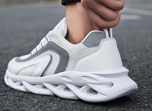 Sneaker Image 4