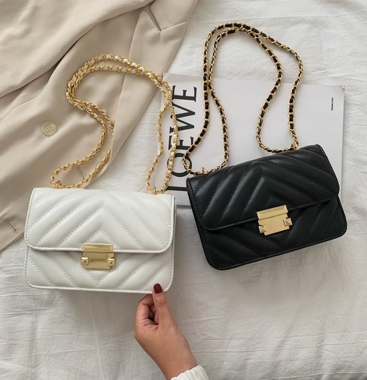 Chic Chain Crossbody Bag