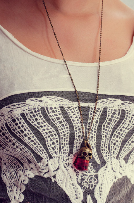 Blood Vial Skull Necklace measurements and detail photo 3