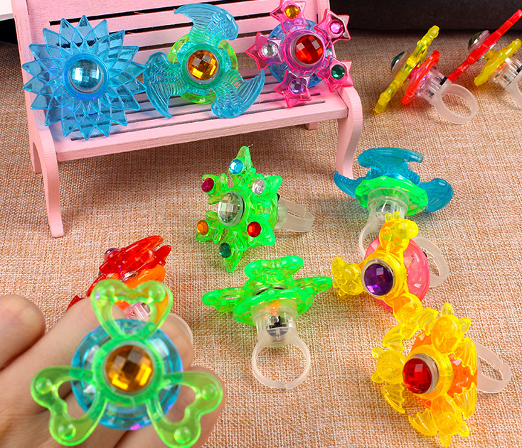 Light-Up Spinning Top Ring