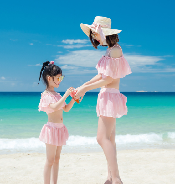 Mother-daughter swimwear model 2