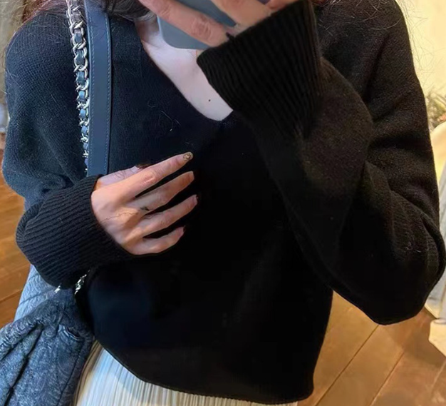Sweater Image 4