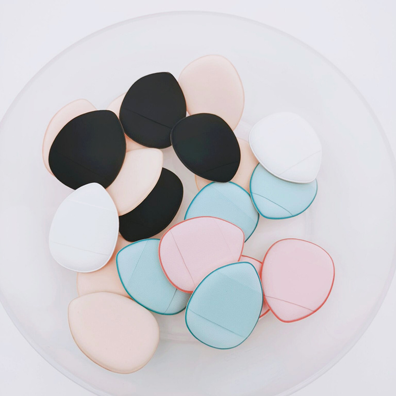 Mini makeup sponge 1