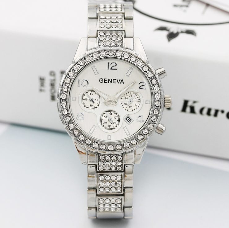 Diamond-studded calendar watch image 2