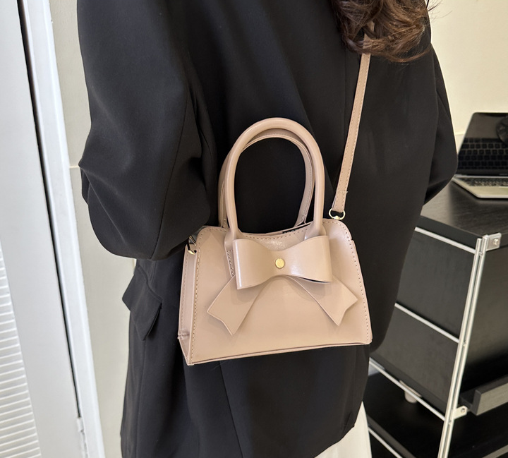 Messenger Bag Lifestyle 2
