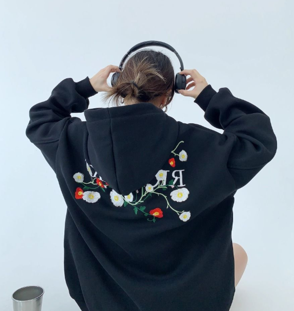 Printed Sweater Image 5
