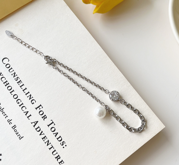 S925 Silver Pearl Chain Bracelet Close-up