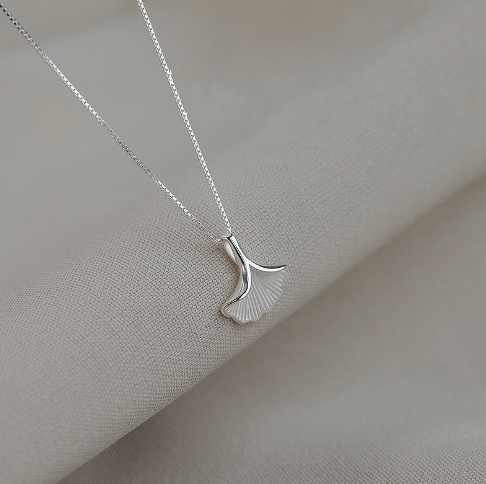 Stylish Leaf Pendant