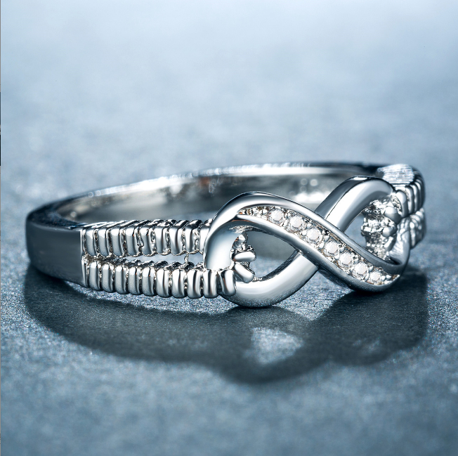 Women's Fashion Ring - Image 2