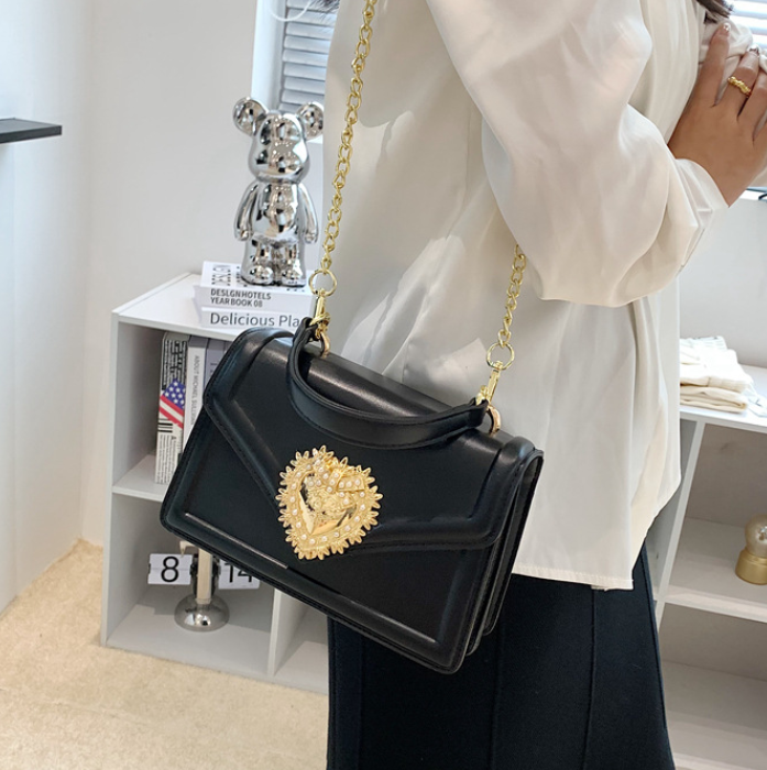 蝴蝶扣小包 Style Inspiration