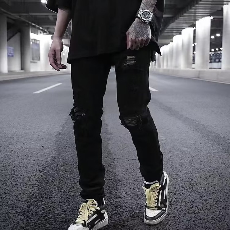 Slim-fit zippered jeans details