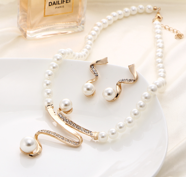 Pearl Necklace and Earrings Set