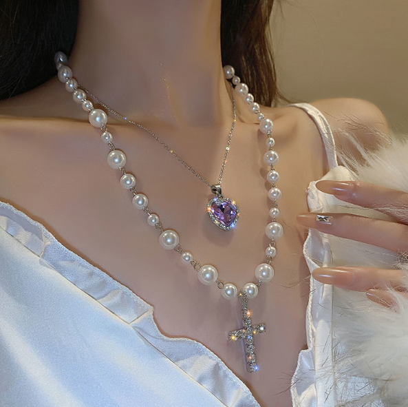 Elegant Faux Pearl Rhinestone Necklace Display