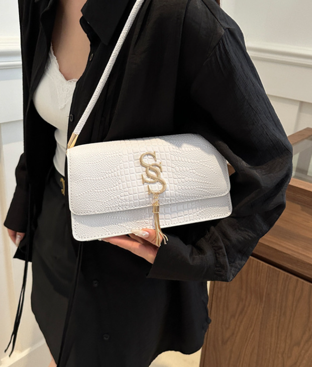 流苏女挎包 - Image 1