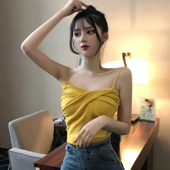 Knotted Port Flavor V-Neck Camisole in Apricot