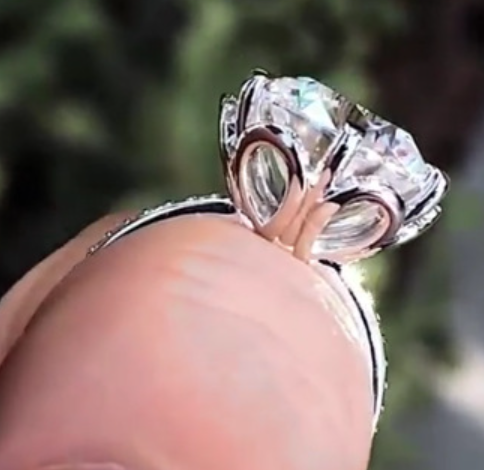 Classic Six-Petal Flower Zirconia Engagement Ring Image 3