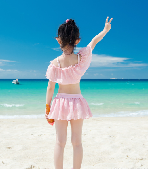 Mother-daughter swimwear model 4