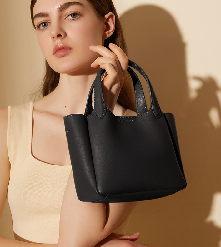 Women's Cowhide Crossbody Bag Image 2