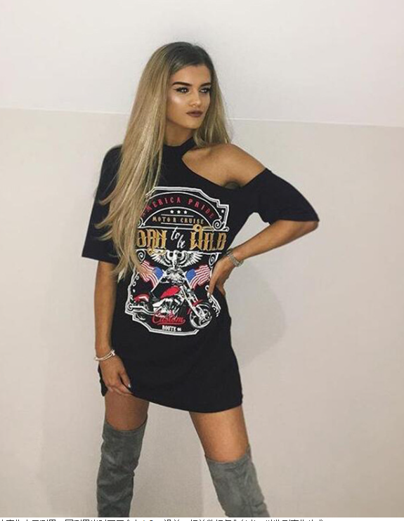 Off-Shoulder Printed T-Shirt in Black