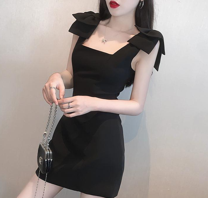 Bow Tie Back Dress Image 4