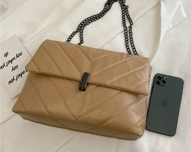 Stylish Chain Detail on Crossbody Bag