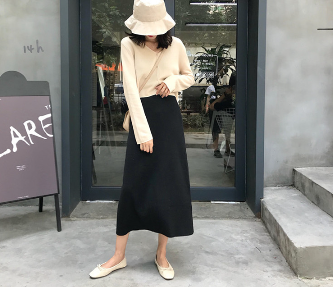 Mid-length Skirt Image 6