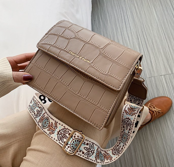 Chic small crossbody bag image 5