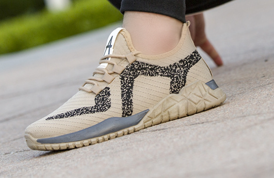 Fashionable Outdoor Men's Shoes Image 3