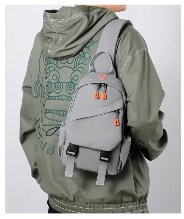 Mochila tática em uso