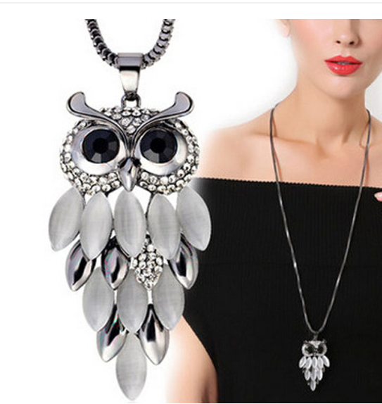 Owl Sweater Necklace Close-up