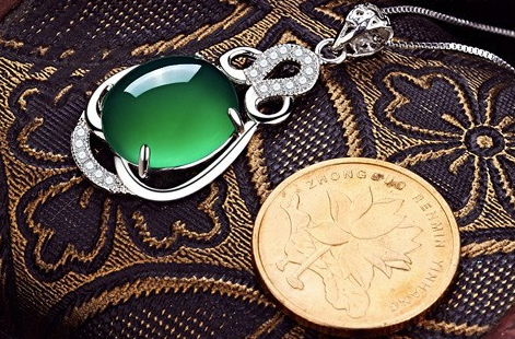 Chalcedony Pendant Detail