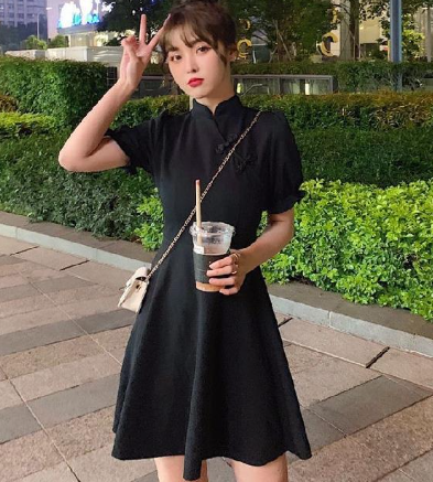 Elegant Qipao Dress Image 3