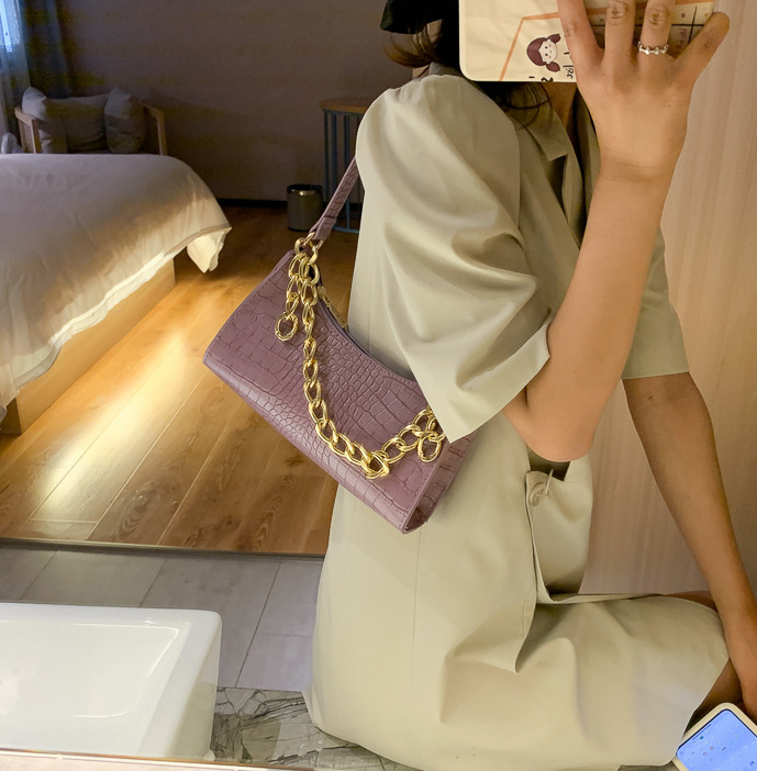 Vintage Style Chain Crossbody Bag - Image 3