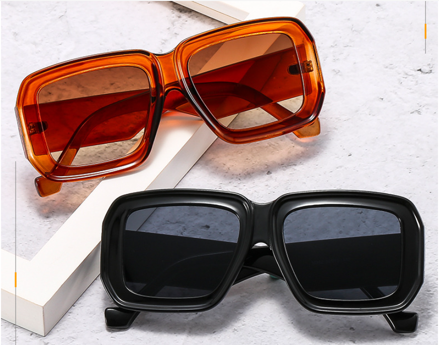 Sunglasses in Black Gray