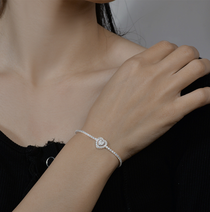Heart-shaped Bracelet Image 3