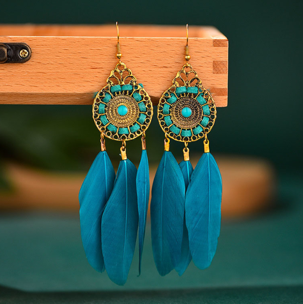 Unique feather design earrings