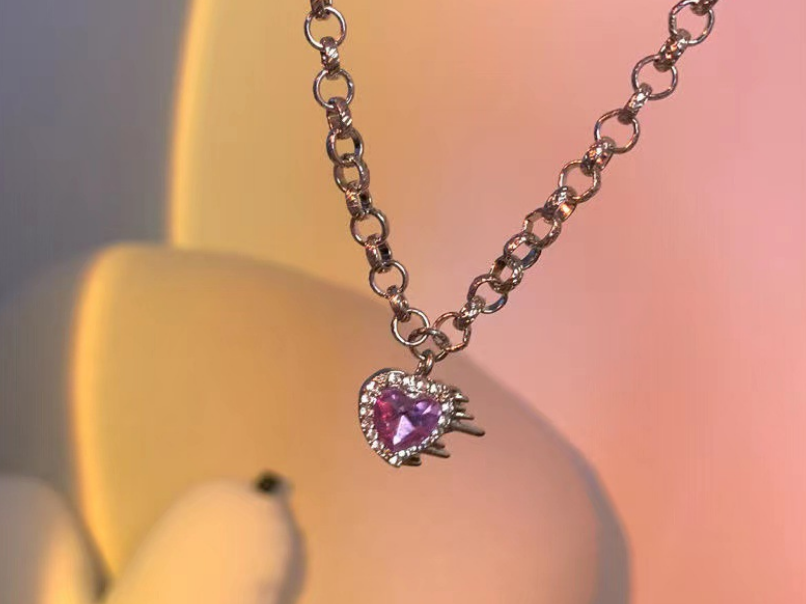 Stylish Clavicle Chain in Use