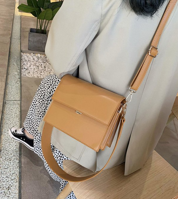 Small square bag in black