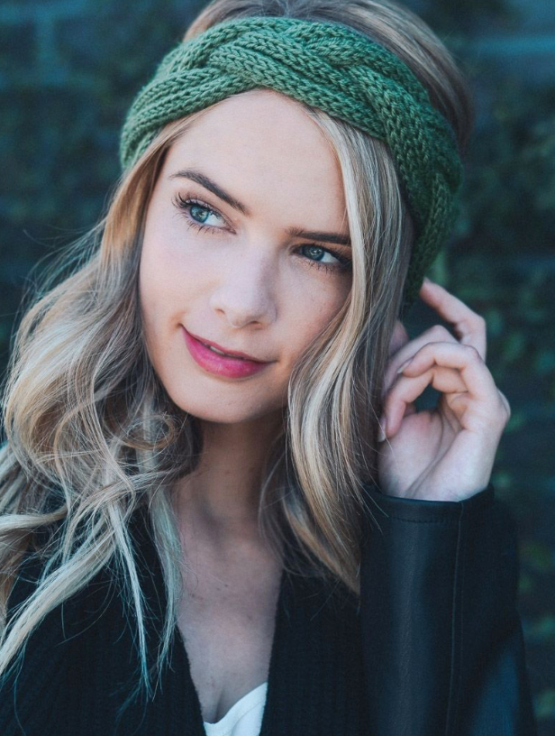 Knitted Headband Image 1