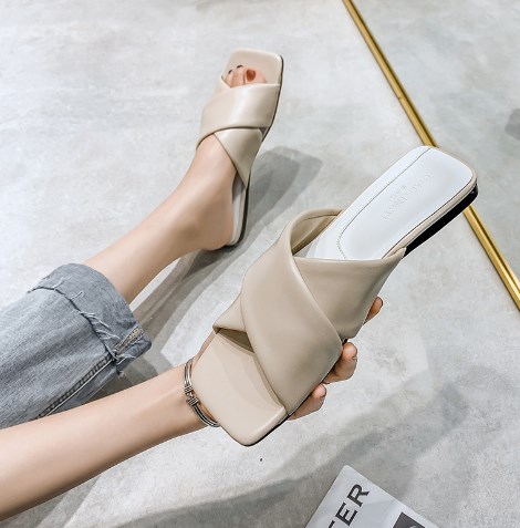 Nude Quilted Calfskin Flat Sandals Image 4