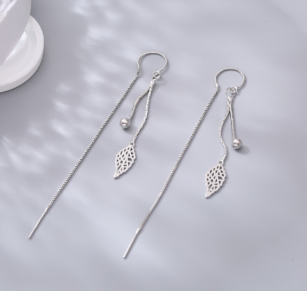 Stylish Hollow Leaf Design