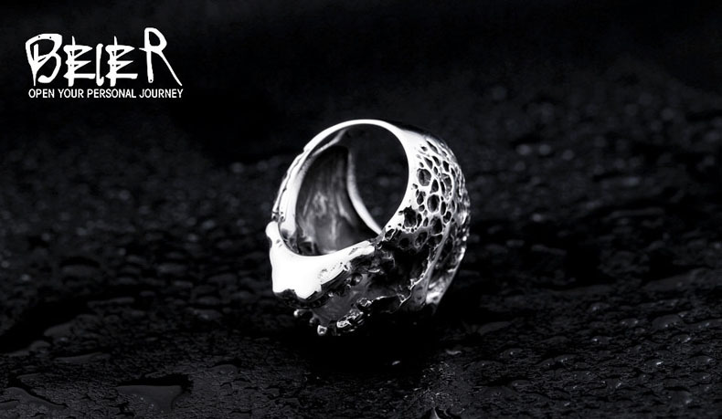 Skull Ring Image 3
