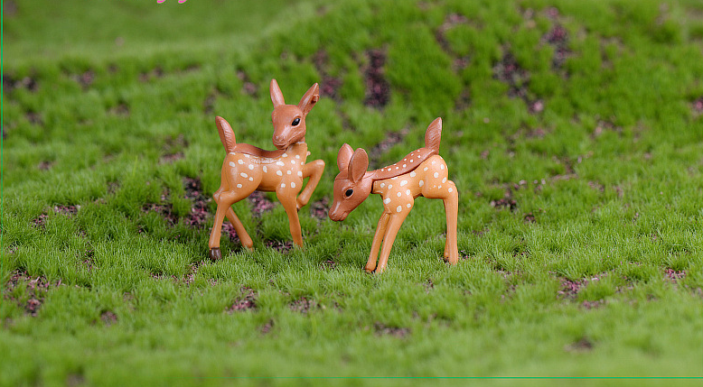 Couple Deer Figurines Detail 1