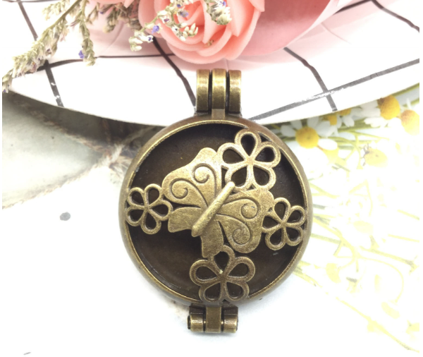 Essential Oil Diffuser Necklace Image 2