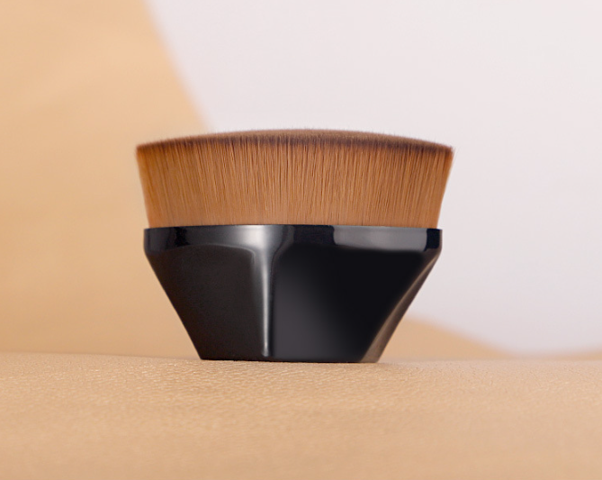 Magic Foundation Brush Image 1